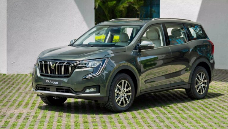 Mahindra XUV700 2025: Powerful Diesel SUV with 182bhp, AWD, Panoramic Sunroof Starting at 28 Lakh