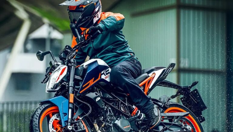 KTM 160 Duke Features and Price A Stylish Beast with Everyday Comfort