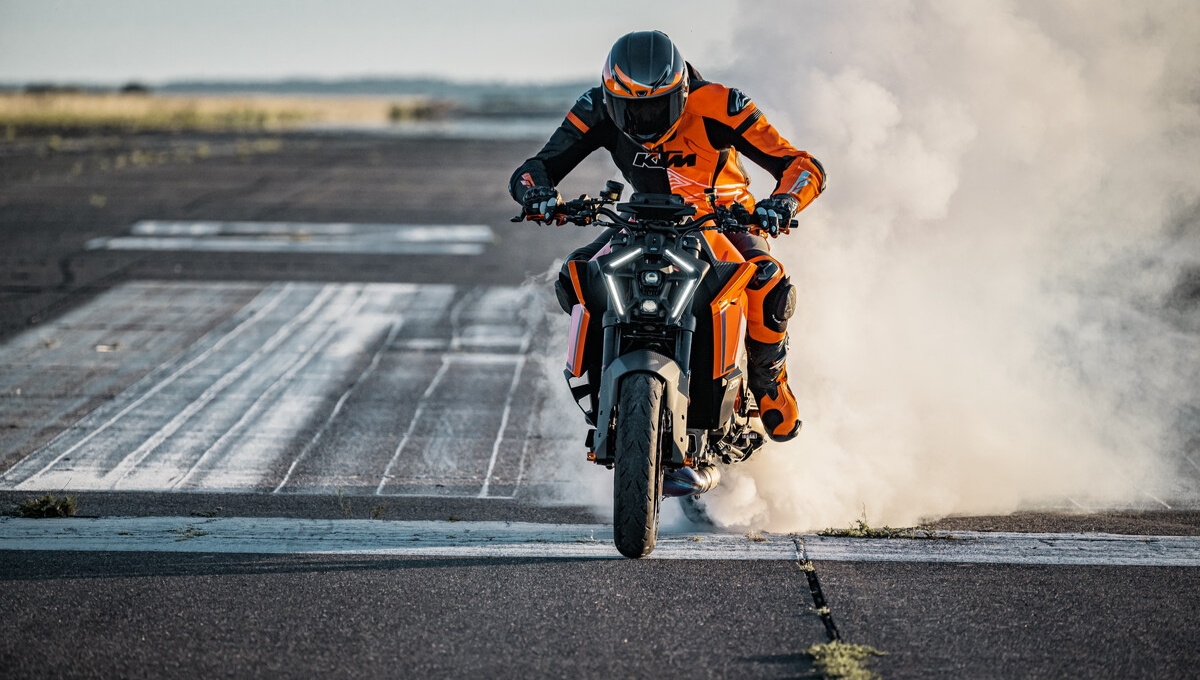 KTM 1390 Super Duke R: Superbike with 1350cc engine and 250 kmph top speed, price starts at Rs 15 lakh
