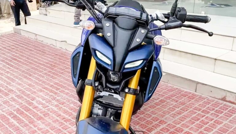 Yamaha MT 15 V2: 155cc Beast with 18.1 BHP, Dual ABS and LED Lights Price Rs1.55 Lakh