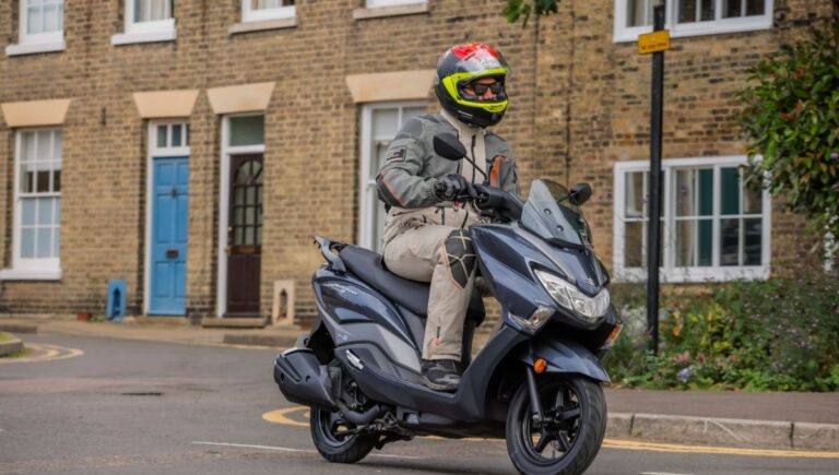 Suzuki Burgman Street 125 Review 2025 Sleek Design, 124cc Power and Affordable Price