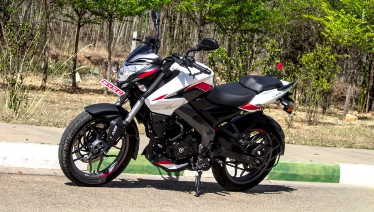 Bajaj Pulsar NS200 Review 2025: Power, Style, and Performance in One Ride