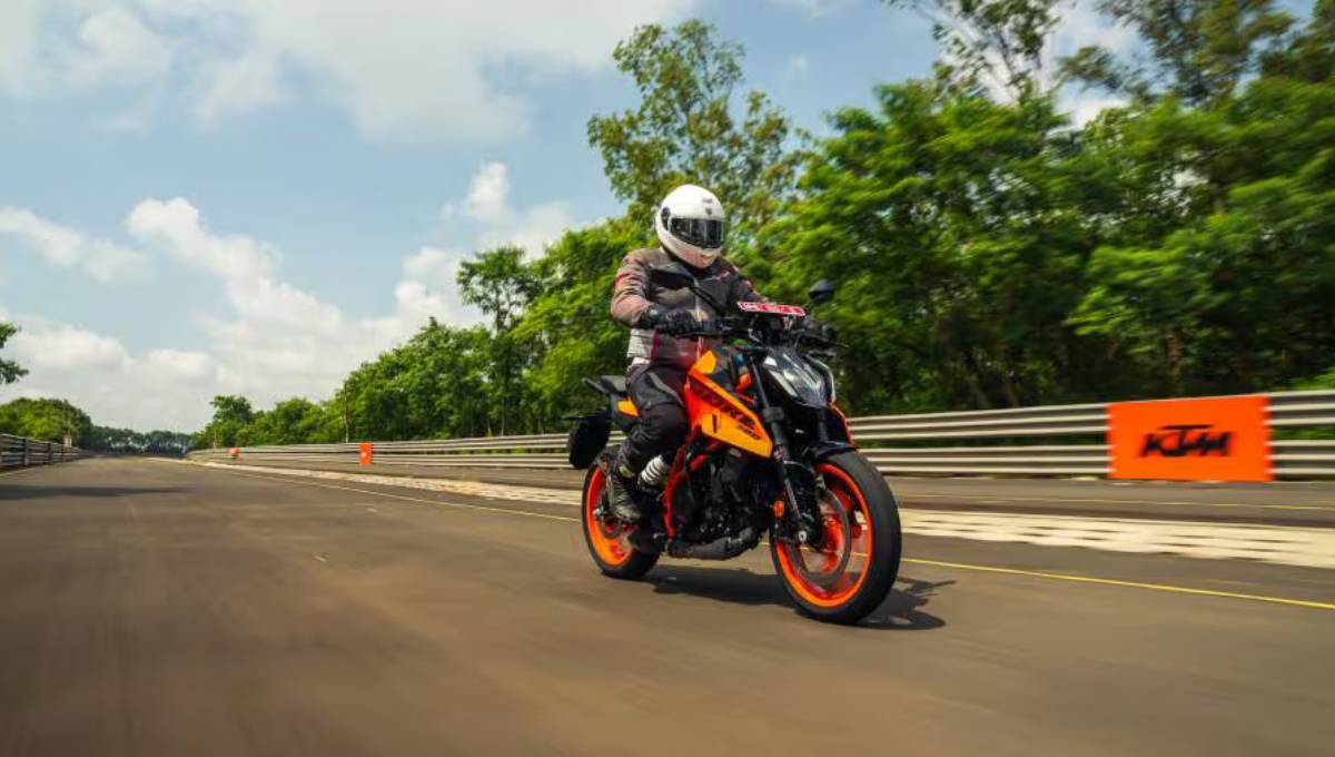KTM 390 Duke 2025: 45.3 BHP Beast with Quickshifter+ at Rs3.15 Lakh KTM 390 Duke 2025: 45.3 BHP Beast with Quickshifter+ at Rs3.15 Lakh