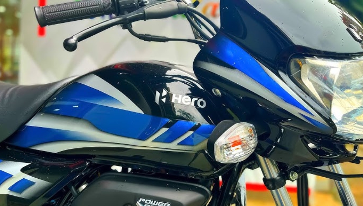 Hero HF Deluxe: Comfortable 805mm Seat, IBS Brakes and XSENS Technology at Rs70,000