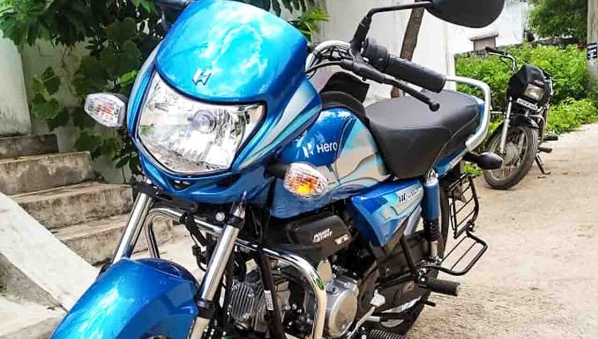 Hero HF Deluxe: Comfortable 805mm Seat, IBS Brakes and XSENS Technology at Rs70,000