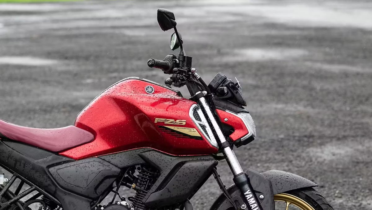 Yamaha FZS FI V4: 149cc Premium Street Fighter with LED Lights and ABS Price Rs1.30 Lakh