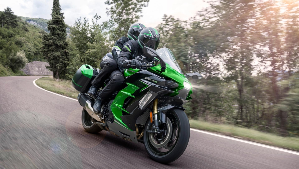 Kawasaki Ninja H2 SX: Hyper Touring Monster with 998cc Power Expected Price Rs32 Lakh+ Kawasaki Ninja H2 SX: Hyper Touring Monster with 998cc Power Expected Price Rs32 Lakh+